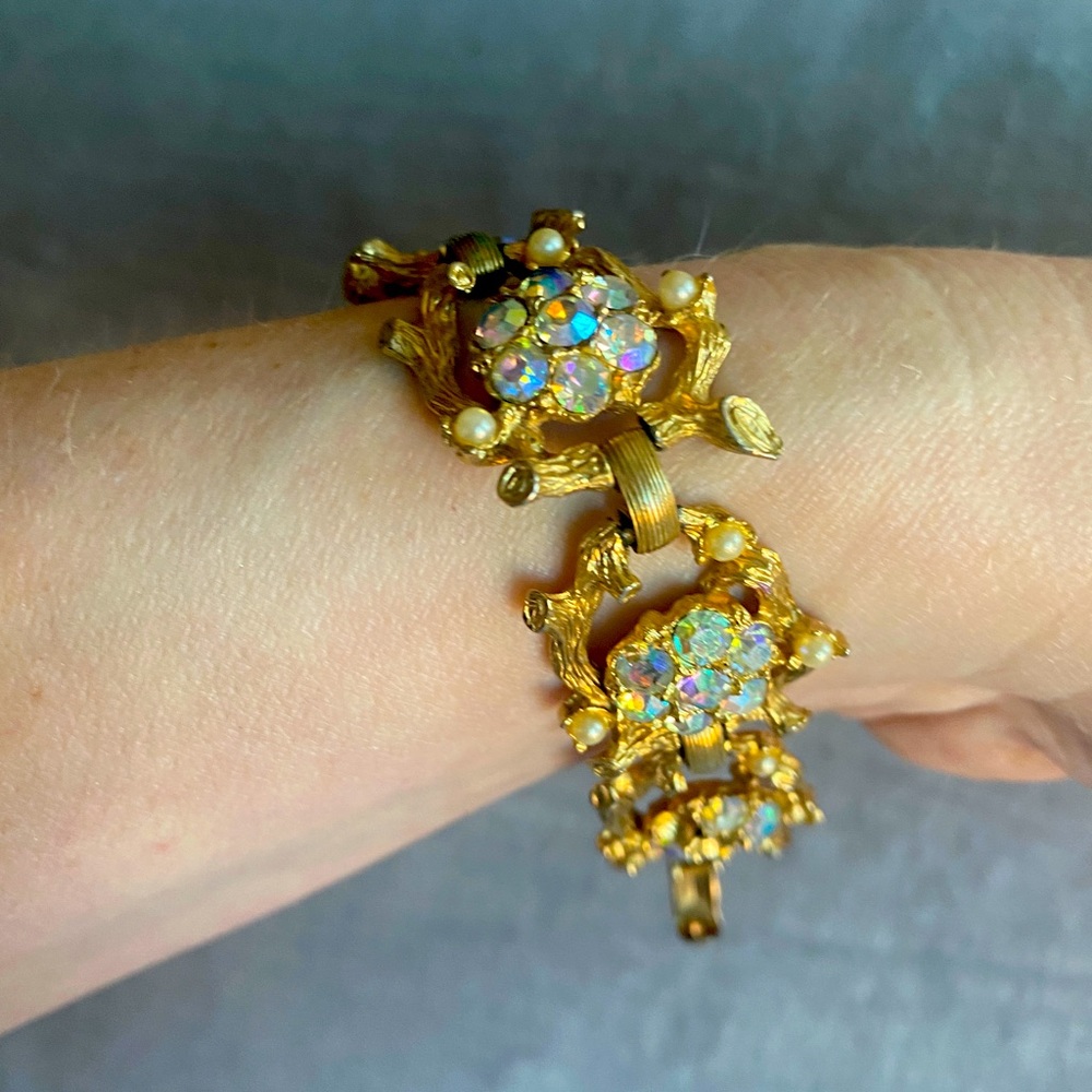 FREE WITH BUNDLE! BUNDLES 30-50% OFF! Art deco vintage gold diamond bracelet